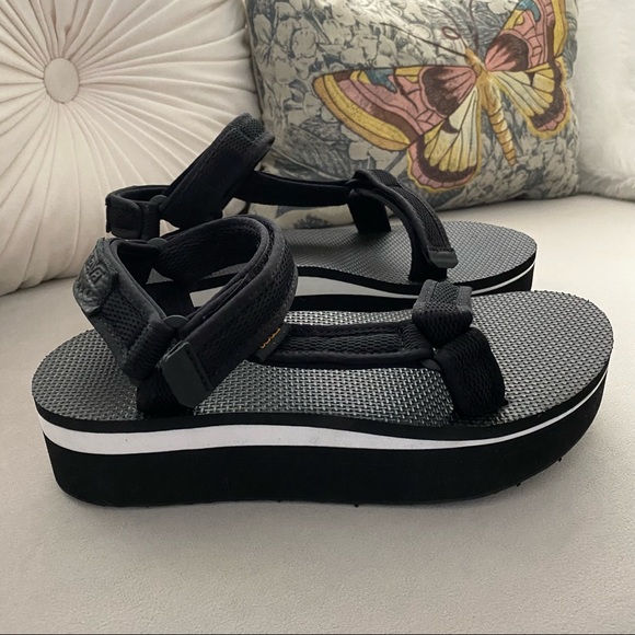 Teva Shoes - Teva Flatform Universal Sandals Mesh Print Black 9 New without Box